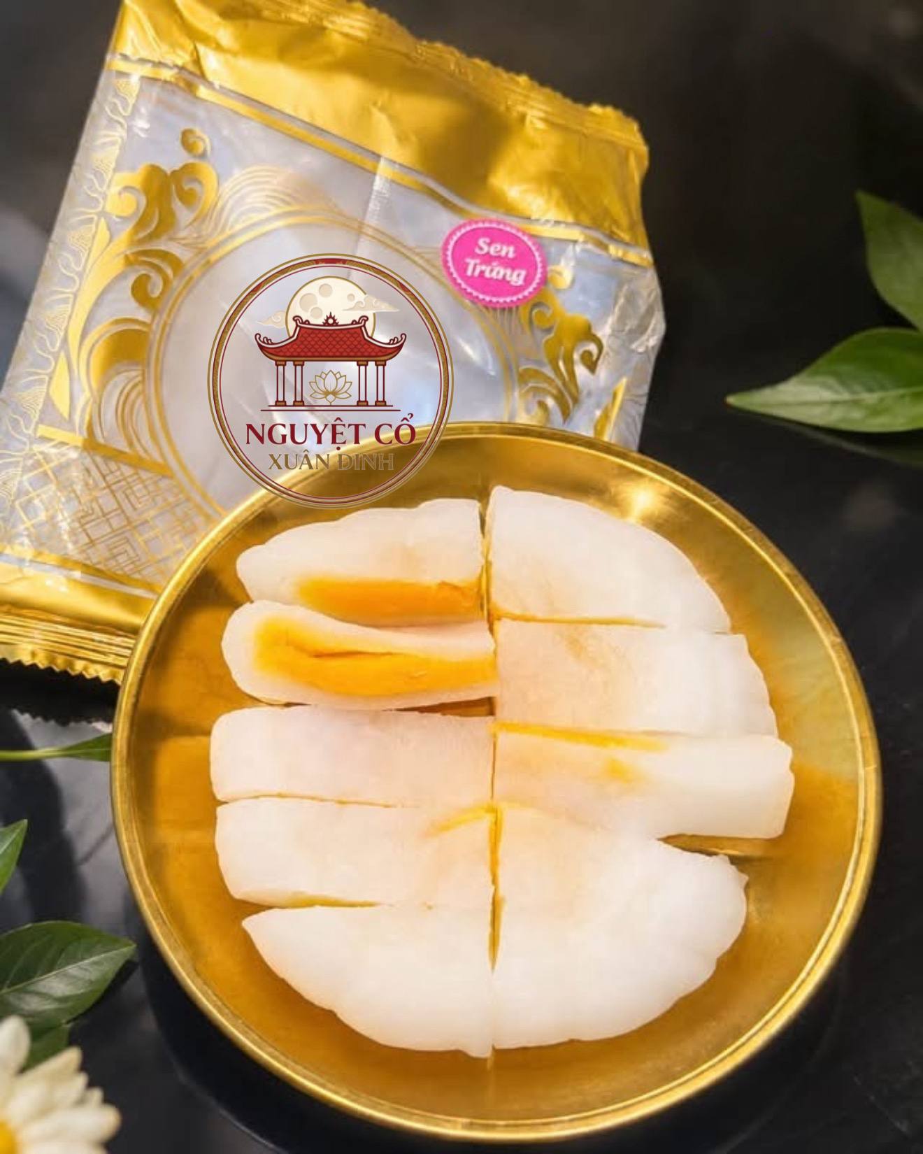 Lát cắt bánh dẻo sen nhuyễn
